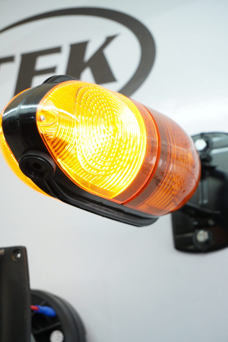 Sinalizadores de Garagem LED 45 e LED 45 SONORO: visibilidade, segurança e alta durabilidade